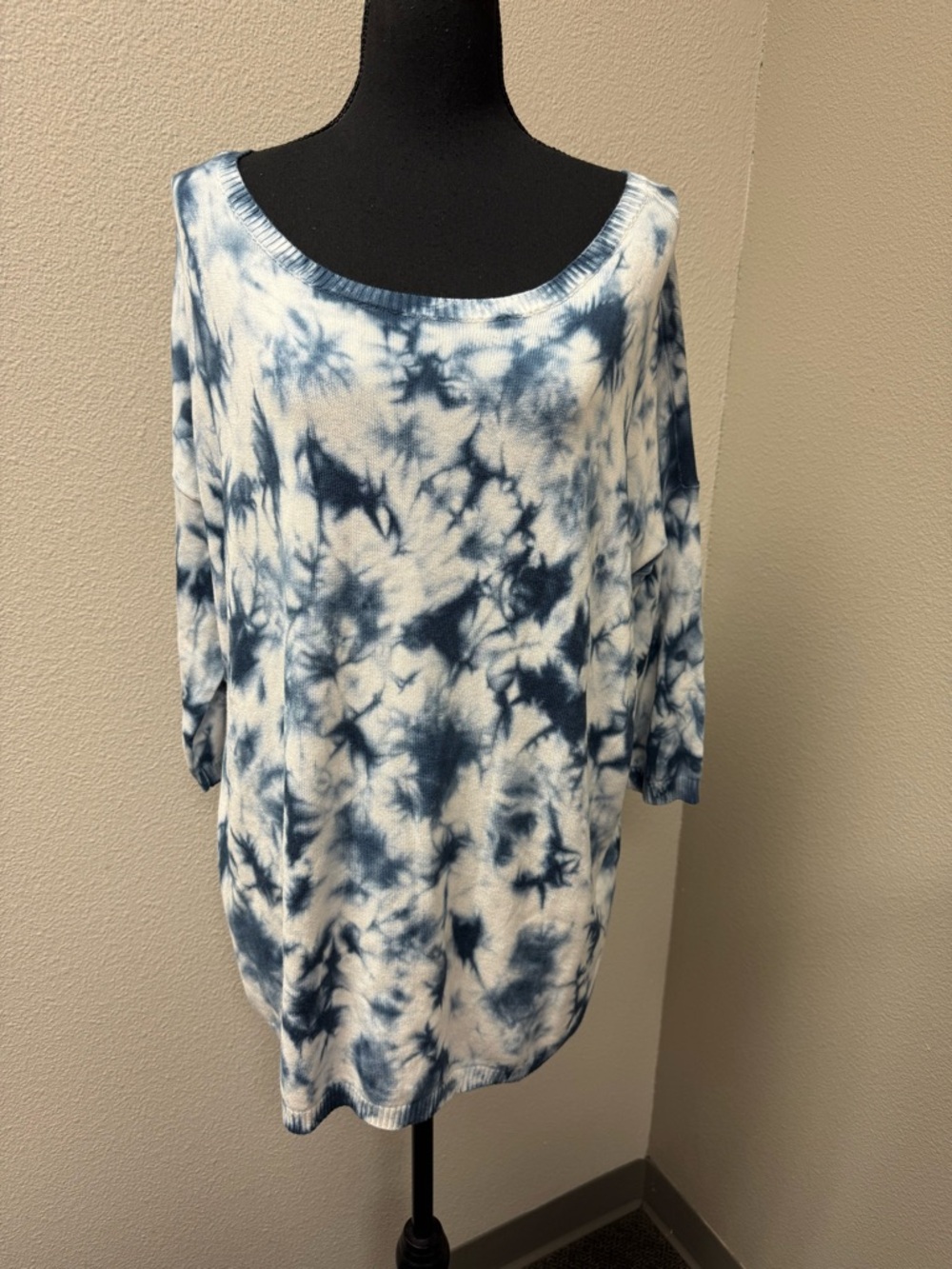 NWT GF Collection Tie Dye Sweater Large Blue White Varsity Lightweight Knit Top - Picture 2 of 9